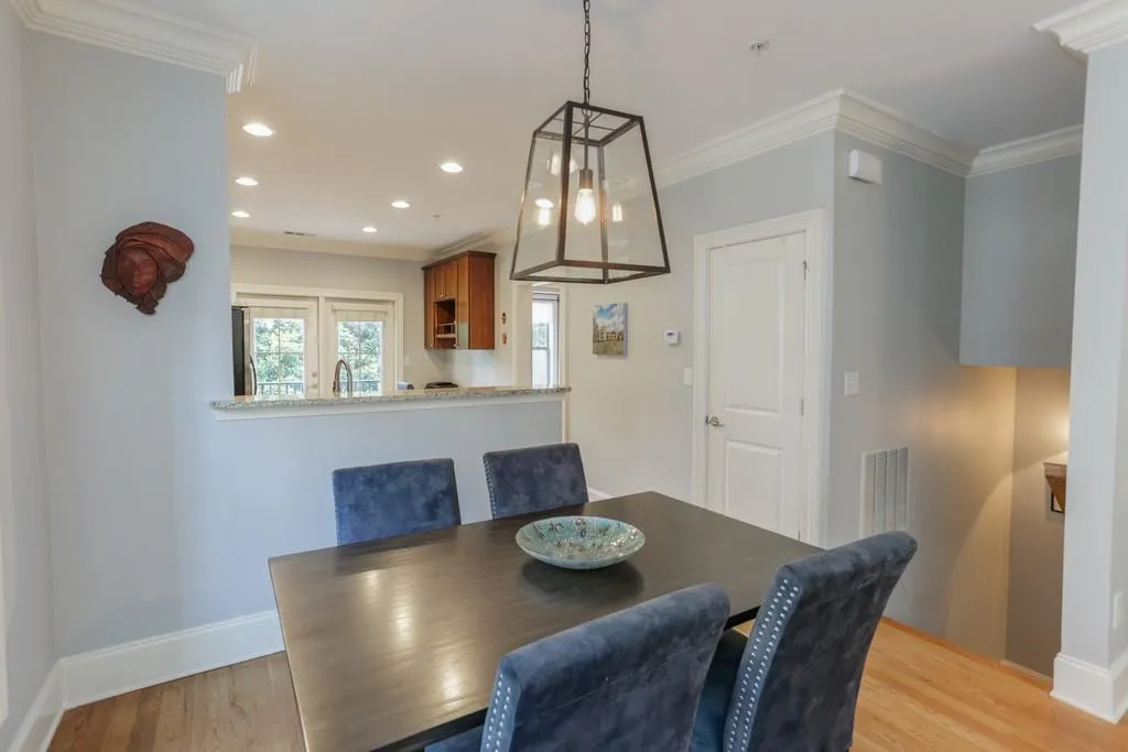 283 Le Gran Bend, Sandy Springs, Georgia 30328, 2 Bedrooms Bedrooms, ,2 BathroomsBathrooms,Residential,Sold,283 Le Gran Bend,6559655