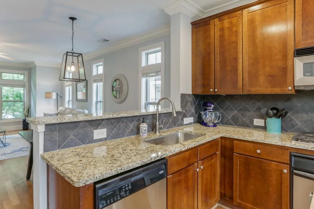 283 Le Gran Bend, Sandy Springs, Georgia 30328, 2 Bedrooms Bedrooms, ,2 BathroomsBathrooms,Residential,Sold,283 Le Gran Bend,6559655