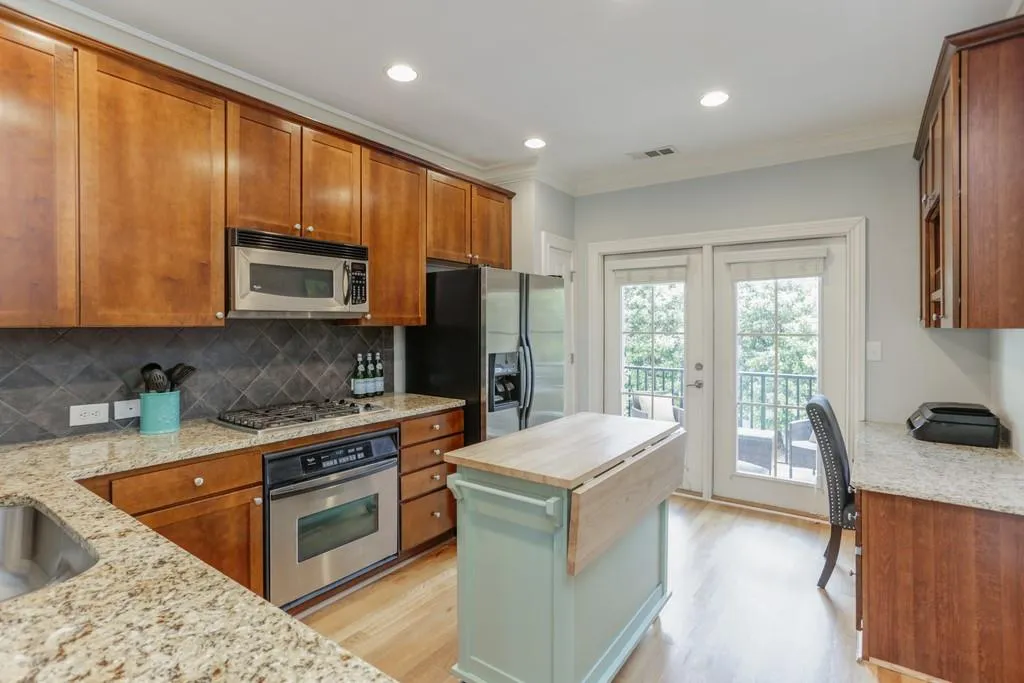 283 Le Gran Bend, Sandy Springs, Georgia 30328, 2 Bedrooms Bedrooms, ,2 BathroomsBathrooms,Residential,Sold,283 Le Gran Bend,6559655