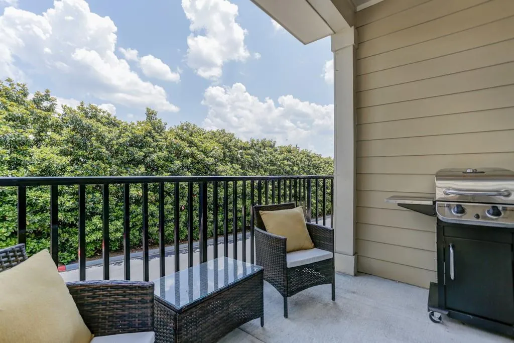 283 Le Gran Bend, Sandy Springs, Georgia 30328, 2 Bedrooms Bedrooms, ,2 BathroomsBathrooms,Residential,Sold,283 Le Gran Bend,6559655