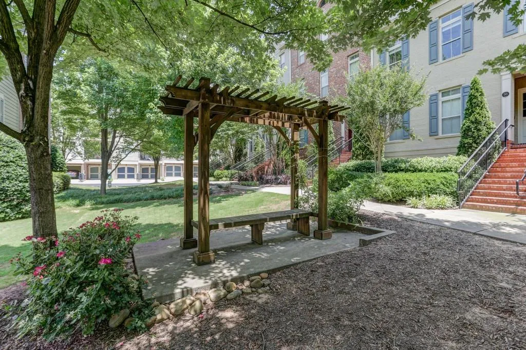 283 Le Gran Bend, Sandy Springs, Georgia 30328, 2 Bedrooms Bedrooms, ,2 BathroomsBathrooms,Residential,Sold,283 Le Gran Bend,6559655