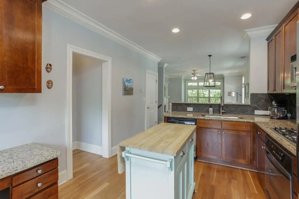 283 Le Gran Bend, Sandy Springs, Georgia 30328, 2 Bedrooms Bedrooms, ,2 BathroomsBathrooms,Residential,Sold,283 Le Gran Bend,6559655