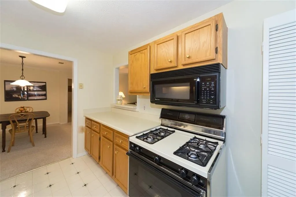 1004 Gettysburg Place, Sandy Springs, Georgia 30350, 2 Bedrooms Bedrooms, ,2 BathroomsBathrooms,Residential,Sold,1004 Gettysburg Place,5765321