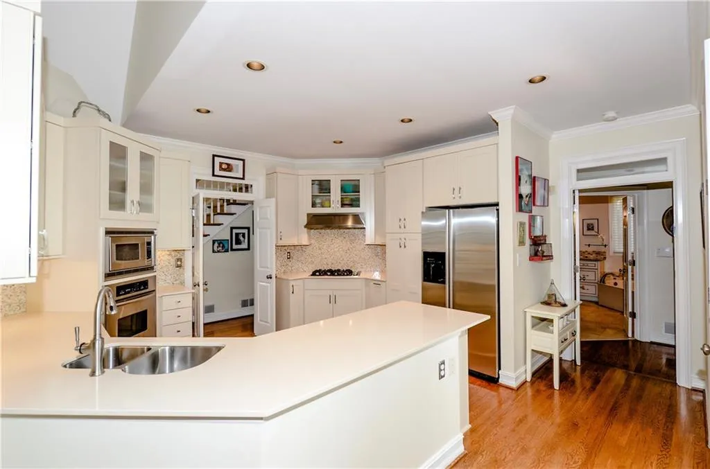 360 Fountain Oaks Lane, Atlanta, Georgia 30342, 3 Bedrooms Bedrooms, ,2 BathroomsBathrooms,Residential,Sold,360 Fountain Oaks Lane,5918587