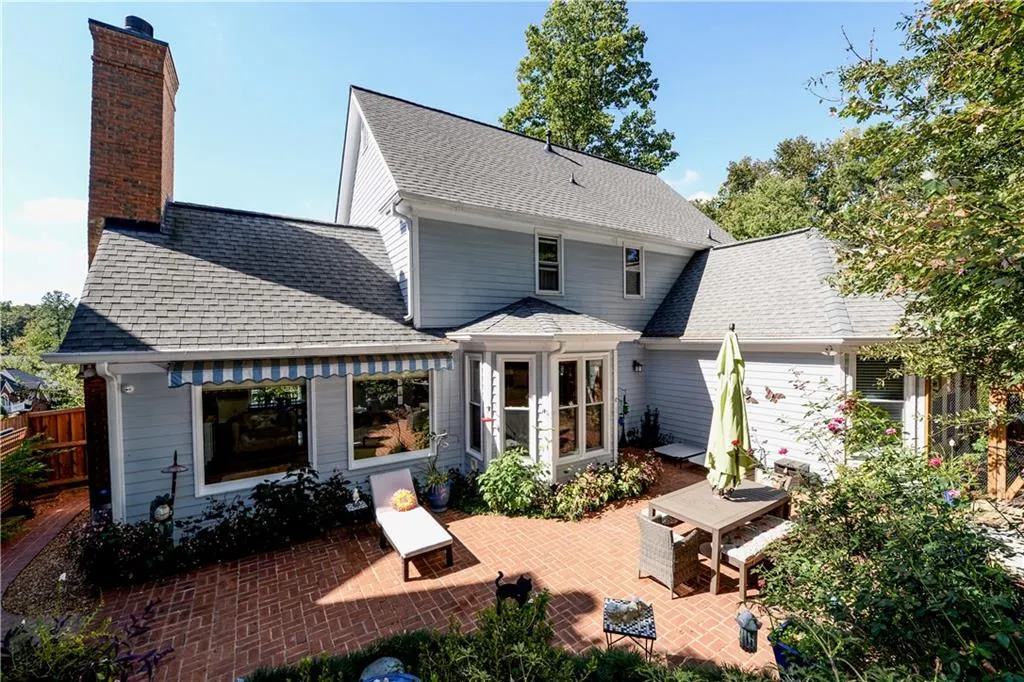 360 Fountain Oaks Lane, Atlanta, Georgia 30342, 3 Bedrooms Bedrooms, ,2 BathroomsBathrooms,Residential,Sold,360 Fountain Oaks Lane,5918587
