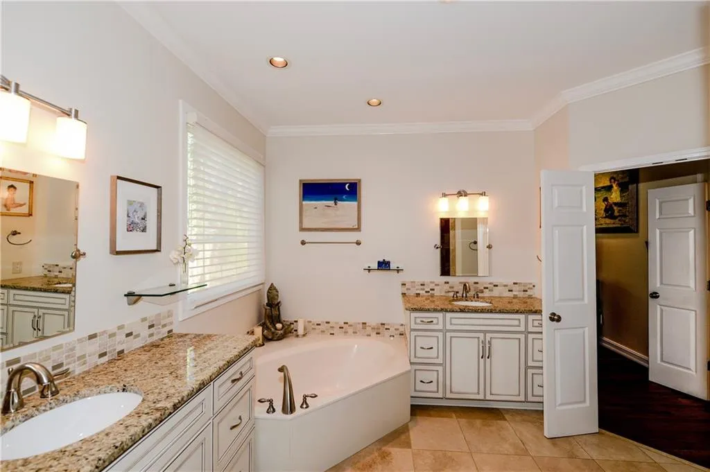 360 Fountain Oaks Lane, Atlanta, Georgia 30342, 3 Bedrooms Bedrooms, ,2 BathroomsBathrooms,Residential,Sold,360 Fountain Oaks Lane,5918587