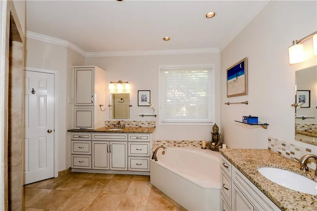 360 Fountain Oaks Lane, Atlanta, Georgia 30342, 3 Bedrooms Bedrooms, ,2 BathroomsBathrooms,Residential,Sold,360 Fountain Oaks Lane,5918587