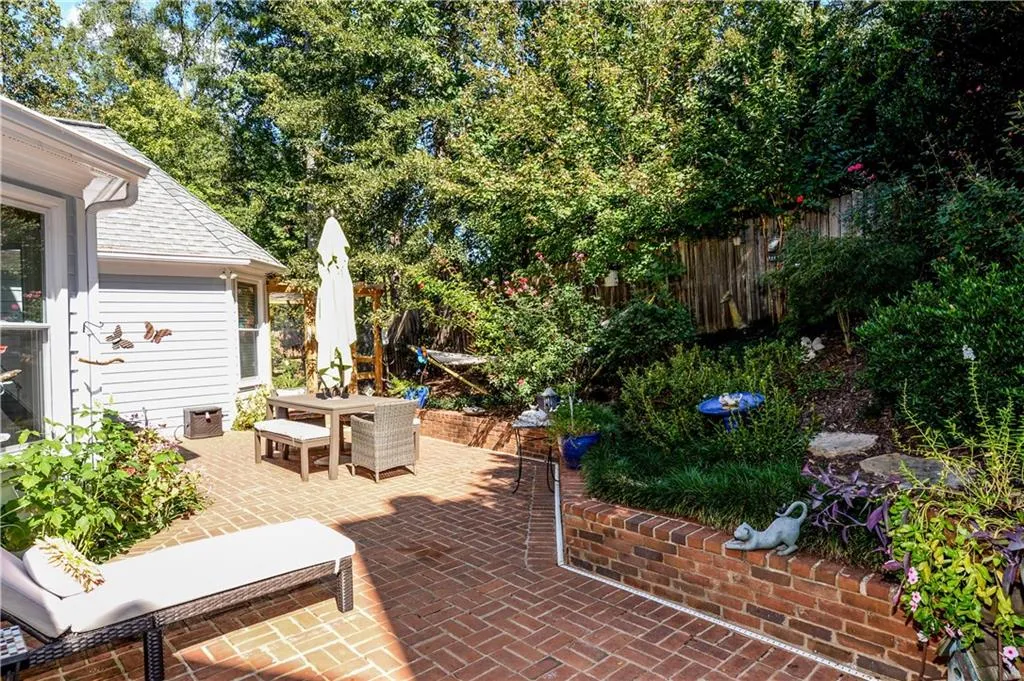 360 Fountain Oaks Lane, Atlanta, Georgia 30342, 3 Bedrooms Bedrooms, ,2 BathroomsBathrooms,Residential,Sold,360 Fountain Oaks Lane,5918587