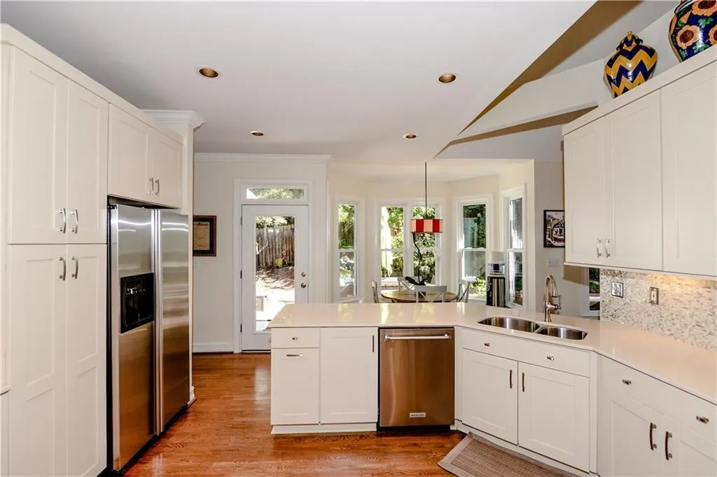 360 Fountain Oaks Lane, Atlanta, Georgia 30342, 3 Bedrooms Bedrooms, ,2 BathroomsBathrooms,Residential,Sold,360 Fountain Oaks Lane,5918587