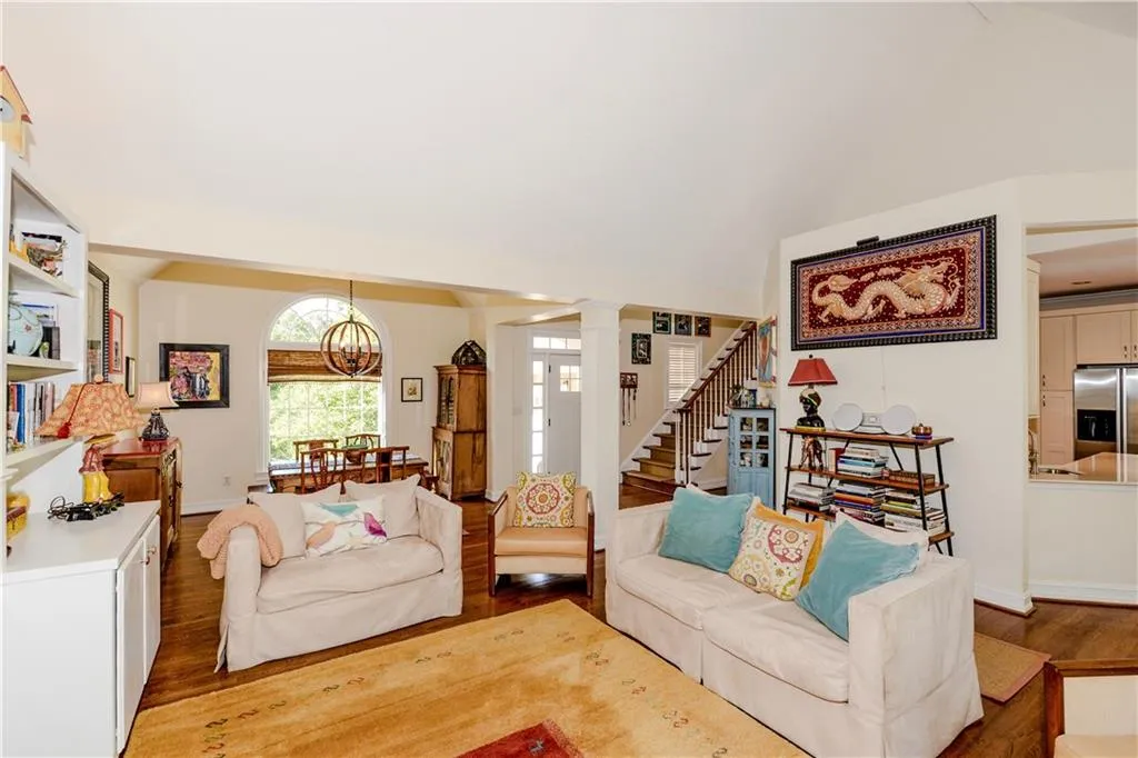 360 Fountain Oaks Lane, Atlanta, Georgia 30342, 3 Bedrooms Bedrooms, ,2 BathroomsBathrooms,Residential,Sold,360 Fountain Oaks Lane,5918587