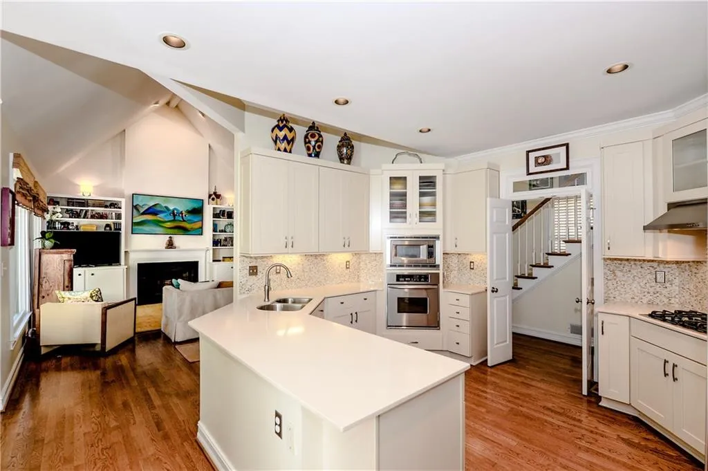360 Fountain Oaks Lane, Atlanta, Georgia 30342, 3 Bedrooms Bedrooms, ,2 BathroomsBathrooms,Residential,Sold,360 Fountain Oaks Lane,5918587