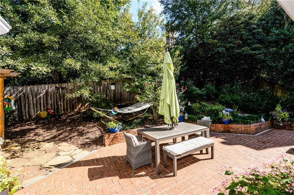 360 Fountain Oaks Lane, Atlanta, Georgia 30342, 3 Bedrooms Bedrooms, ,2 BathroomsBathrooms,Residential,Sold,360 Fountain Oaks Lane,5918587