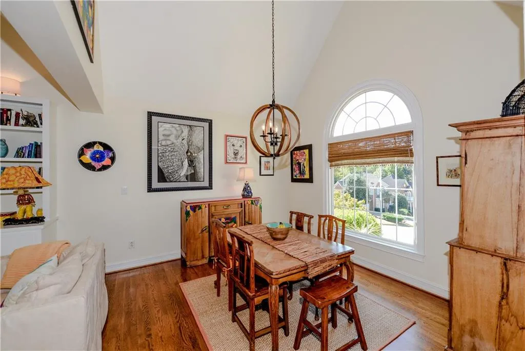 360 Fountain Oaks Lane, Atlanta, Georgia 30342, 3 Bedrooms Bedrooms, ,2 BathroomsBathrooms,Residential,Sold,360 Fountain Oaks Lane,5918587