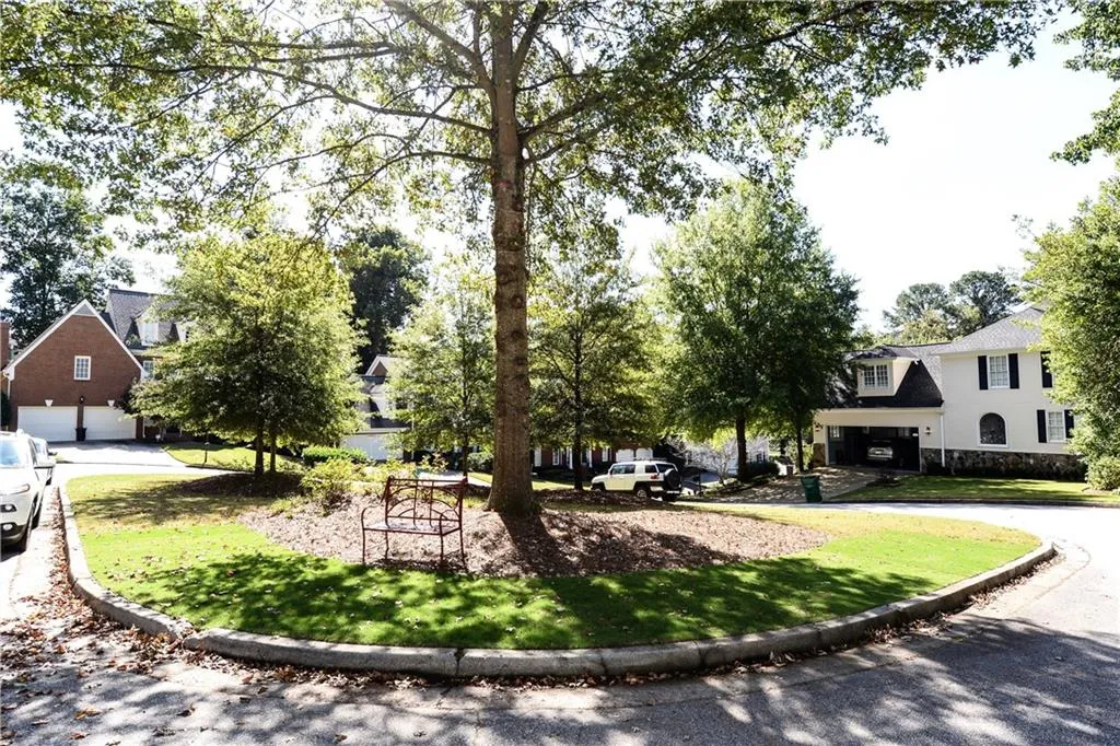 360 Fountain Oaks Lane, Atlanta, Georgia 30342, 3 Bedrooms Bedrooms, ,2 BathroomsBathrooms,Residential,Sold,360 Fountain Oaks Lane,5918587