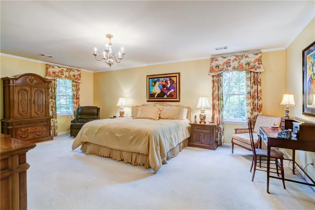 995 Riverside Trace, Sandy Springs, Georgia 30328, 4 Bedrooms Bedrooms, ,3 BathroomsBathrooms,Residential,Sold,995 Riverside Trace,5842113