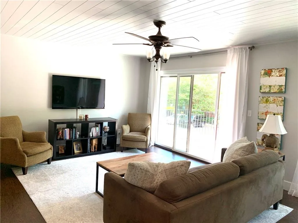 6851 Roswell Road Unit J7, Atlanta, Georgia 30328, 2 Bedrooms Bedrooms, ,2 BathroomsBathrooms,Residential,Sold,6851 Roswell Road Unit J7,6880509