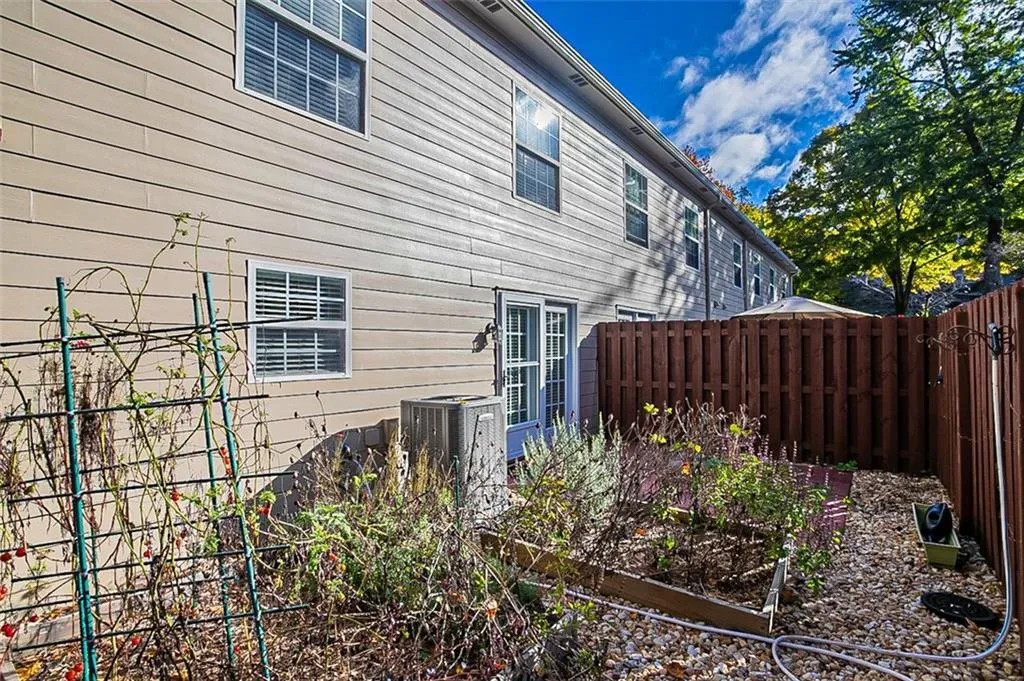 1404 Brighton Point, Atlanta, Georgia 30328, 3 Bedrooms Bedrooms, ,2 BathroomsBathrooms,Residential,Sold,1404 Brighton Point,6967149