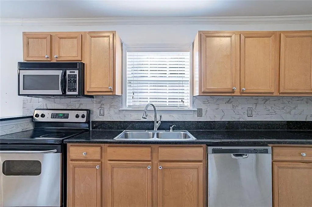 1404 Brighton Point, Atlanta, Georgia 30328, 3 Bedrooms Bedrooms, ,2 BathroomsBathrooms,Residential,Sold,1404 Brighton Point,6967149