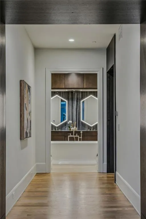 1301 Peachtree Street Ne Unit 4l, Atlanta, Georgia 30309, 3 Bedrooms Bedrooms, ,3 BathroomsBathrooms,Residential,For Sale,1301 Peachtree Street Ne Unit 4l,7600680