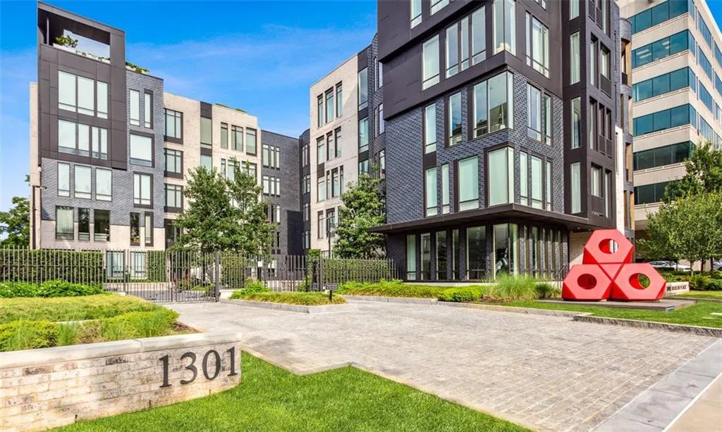 1301 Peachtree Street Ne Unit 4l, Atlanta, Georgia 30309, 3 Bedrooms Bedrooms, ,3 BathroomsBathrooms,Residential,For Sale,1301 Peachtree Street Ne Unit 4l,7600680