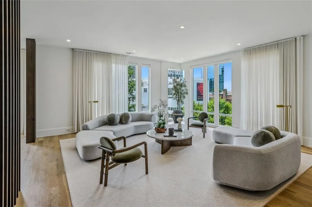 1301 Peachtree Street Ne Unit 4l, Atlanta, Georgia 30309, 3 Bedrooms Bedrooms, ,3 BathroomsBathrooms,Residential,For Sale,1301 Peachtree Street Ne Unit 4l,7600680