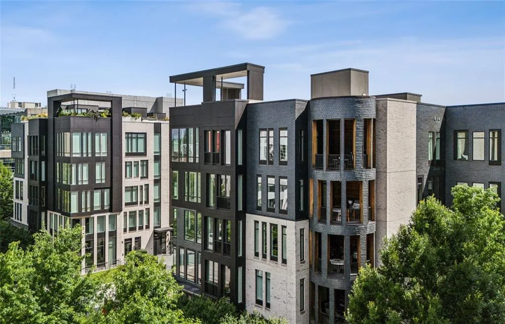 1301 Peachtree Street Ne Unit 4l, Atlanta, Georgia 30309, 3 Bedrooms Bedrooms, ,3 BathroomsBathrooms,Residential,For Sale,1301 Peachtree Street Ne Unit 4l,7600680