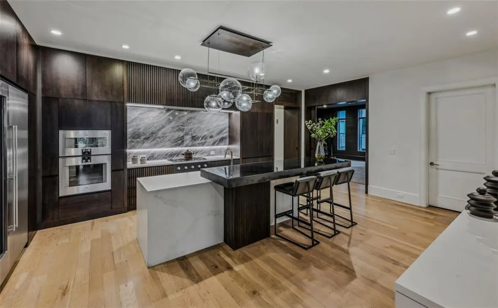 1301 Peachtree Street Ne Unit 4l, Atlanta, Georgia 30309, 3 Bedrooms Bedrooms, ,3 BathroomsBathrooms,Residential,For Sale,1301 Peachtree Street Ne Unit 4l,7600680