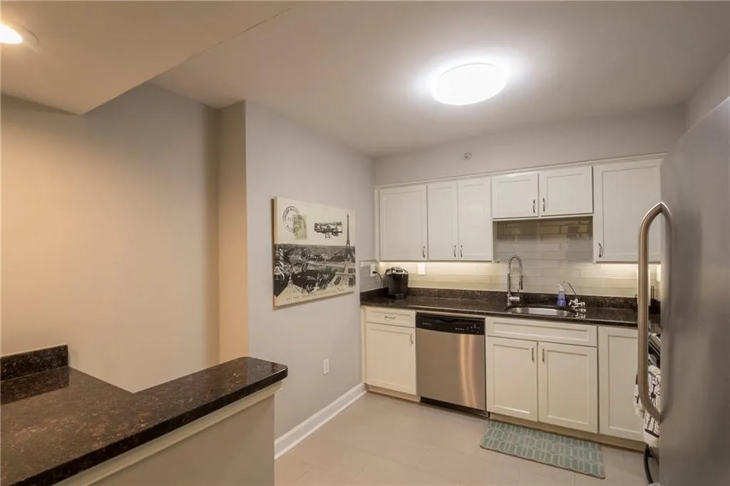 2870 Pharr Court South Nw Unit 2510, Atlanta, Georgia 30305, 2 Bedrooms Bedrooms, ,2 BathroomsBathrooms,Residential,Sold,2870 Pharr Court South Nw Unit 2510,5771823