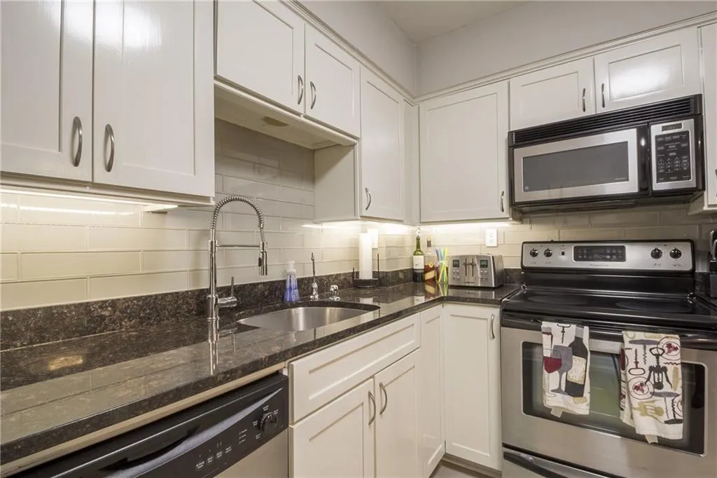 2870 Pharr Court South Nw Unit 2510, Atlanta, Georgia 30305, 2 Bedrooms Bedrooms, ,2 BathroomsBathrooms,Residential,Sold,2870 Pharr Court South Nw Unit 2510,5771823
