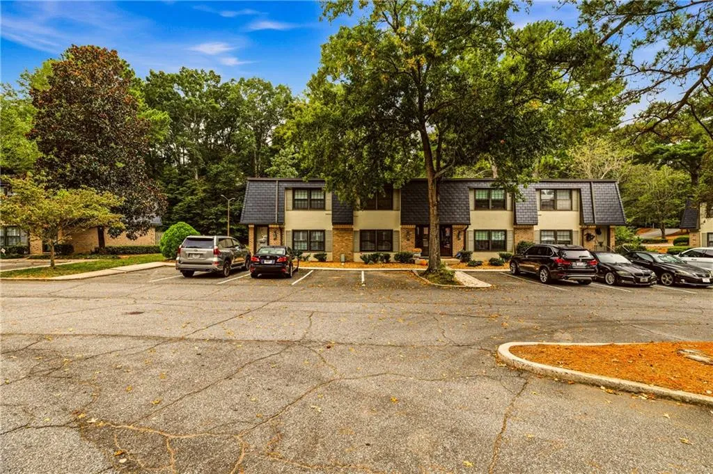 68 Monet Court Nw, Atlanta, Georgia 30327, 2 Bedrooms Bedrooms, 0 ,2 BathroomsBathrooms,Residential,For Sale,68 Monet Court Nw,7845117