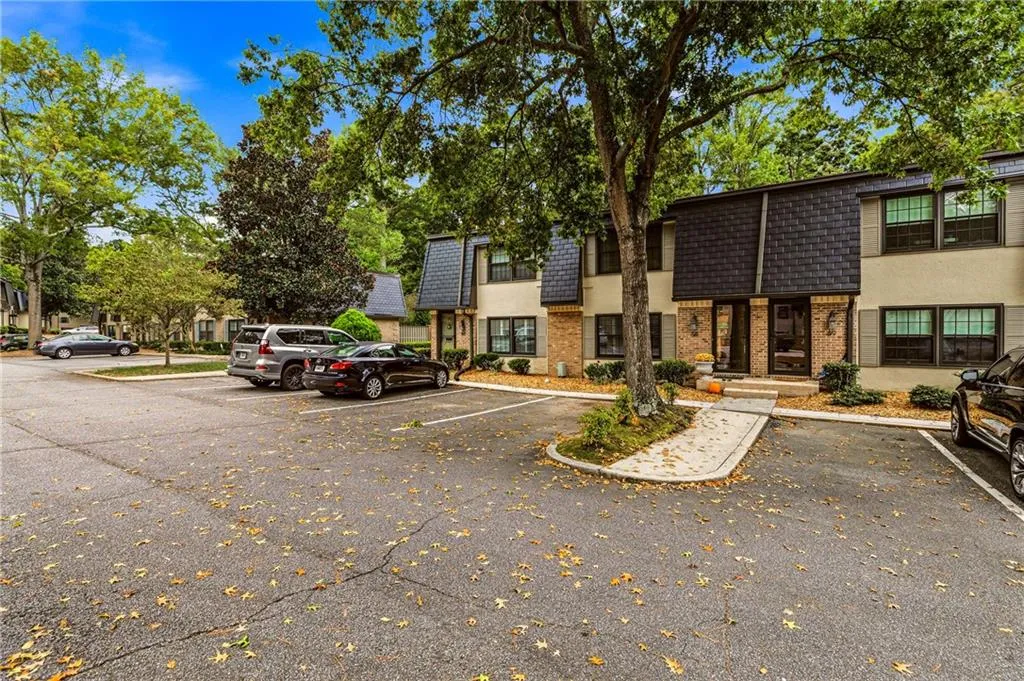 68 Monet Court Nw, Atlanta, Georgia 30327, 2 Bedrooms Bedrooms, 0 ,2 BathroomsBathrooms,Residential,For Sale,68 Monet Court Nw,7845117