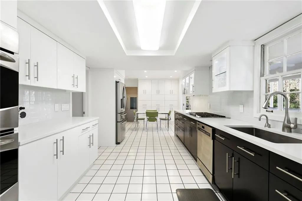 565 Tanacrest Circle, Sandy Springs, Georgia 30328, 5 Bedrooms Bedrooms, ,3 BathroomsBathrooms,Residential,Sold,565 Tanacrest Circle,7016580