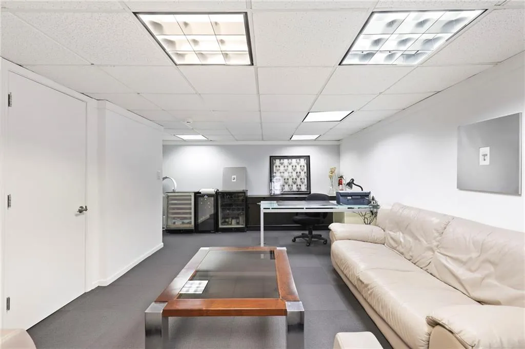 565 Tanacrest Circle, Sandy Springs, Georgia 30328, 5 Bedrooms Bedrooms, ,3 BathroomsBathrooms,Residential,Sold,565 Tanacrest Circle,7016580