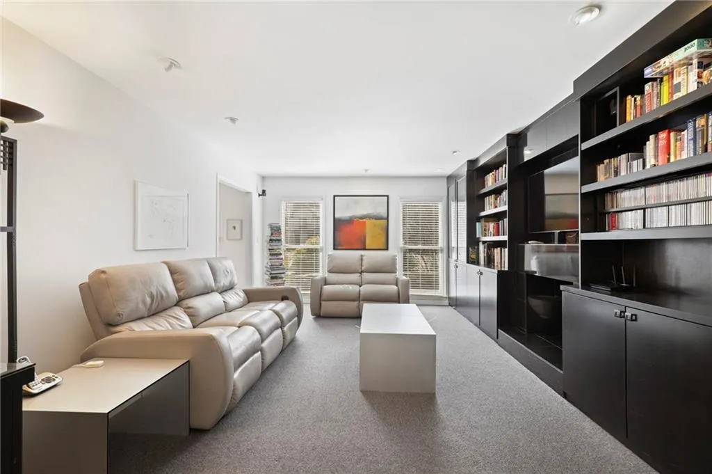 565 Tanacrest Circle, Sandy Springs, Georgia 30328, 5 Bedrooms Bedrooms, ,3 BathroomsBathrooms,Residential,Sold,565 Tanacrest Circle,7016580