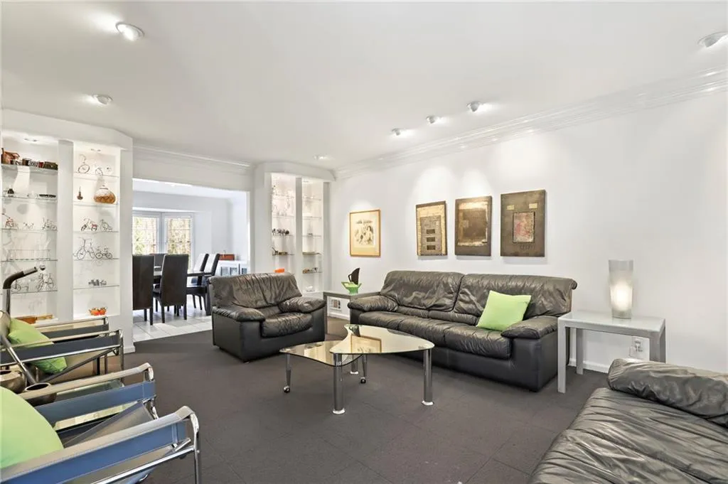 565 Tanacrest Circle, Sandy Springs, Georgia 30328, 5 Bedrooms Bedrooms, ,3 BathroomsBathrooms,Residential,Sold,565 Tanacrest Circle,7016580