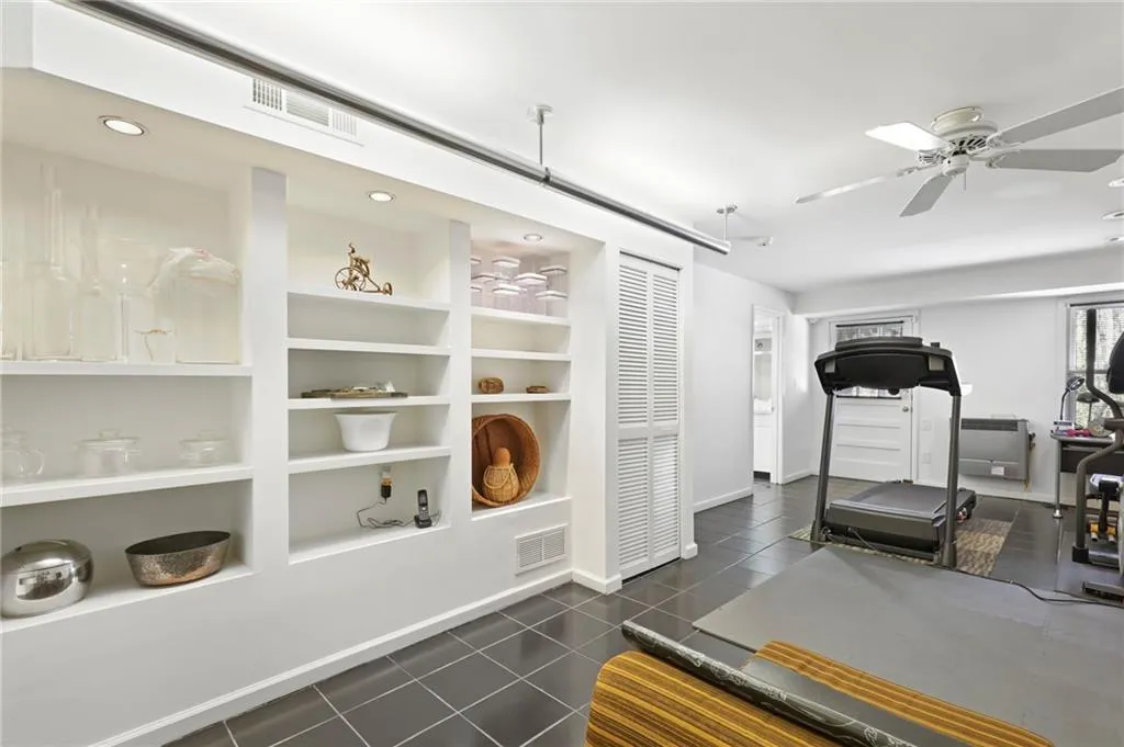 565 Tanacrest Circle, Sandy Springs, Georgia 30328, 5 Bedrooms Bedrooms, ,3 BathroomsBathrooms,Residential,Sold,565 Tanacrest Circle,7016580