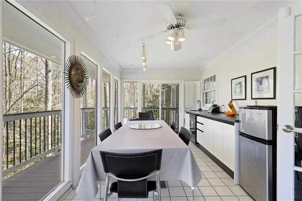 565 Tanacrest Circle, Sandy Springs, Georgia 30328, 5 Bedrooms Bedrooms, ,3 BathroomsBathrooms,Residential,Sold,565 Tanacrest Circle,7016580