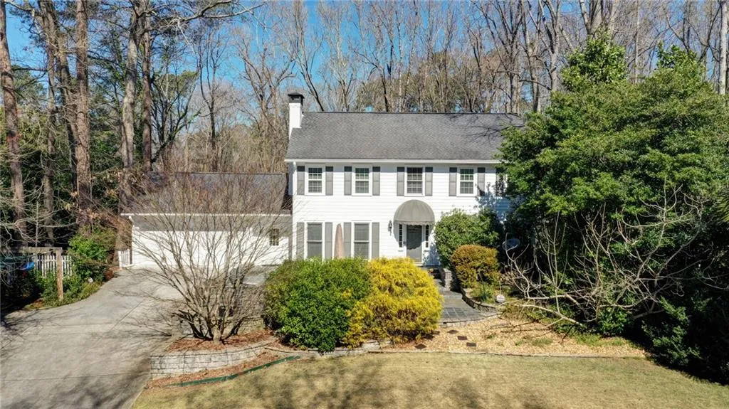 565 Tanacrest Circle, Sandy Springs, Georgia 30328, 5 Bedrooms Bedrooms, ,3 BathroomsBathrooms,Residential,Sold,565 Tanacrest Circle,7016580