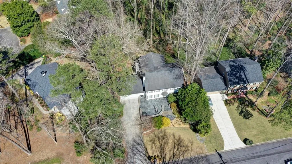 565 Tanacrest Circle, Sandy Springs, Georgia 30328, 5 Bedrooms Bedrooms, ,3 BathroomsBathrooms,Residential,Sold,565 Tanacrest Circle,7016580