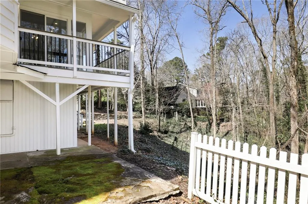 565 Tanacrest Circle, Sandy Springs, Georgia 30328, 5 Bedrooms Bedrooms, ,3 BathroomsBathrooms,Residential,Sold,565 Tanacrest Circle,7016580