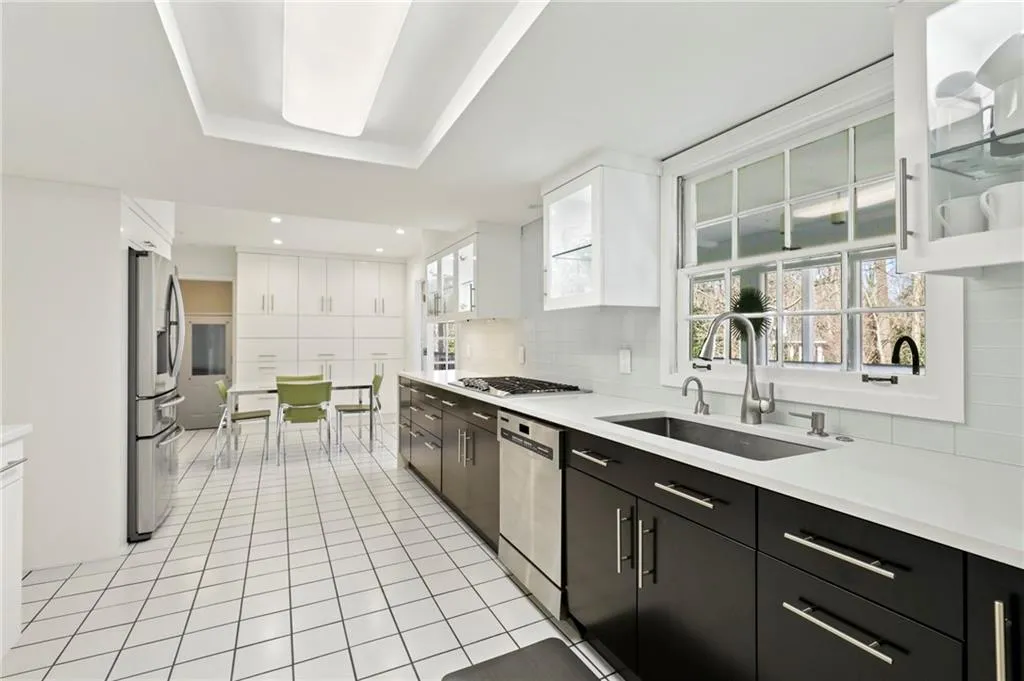 565 Tanacrest Circle, Sandy Springs, Georgia 30328, 5 Bedrooms Bedrooms, ,3 BathroomsBathrooms,Residential,Sold,565 Tanacrest Circle,7016580