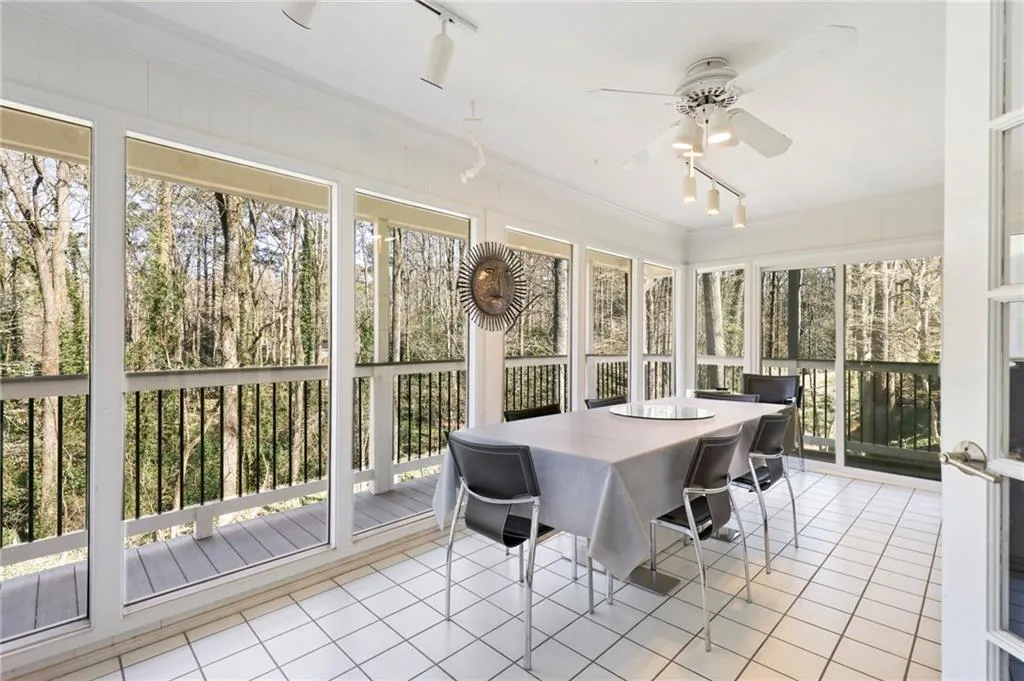 565 Tanacrest Circle, Sandy Springs, Georgia 30328, 5 Bedrooms Bedrooms, ,3 BathroomsBathrooms,Residential,Sold,565 Tanacrest Circle,7016580