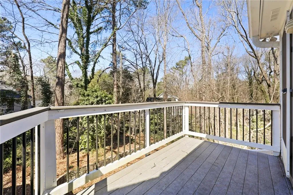 565 Tanacrest Circle, Sandy Springs, Georgia 30328, 5 Bedrooms Bedrooms, ,3 BathroomsBathrooms,Residential,Sold,565 Tanacrest Circle,7016580