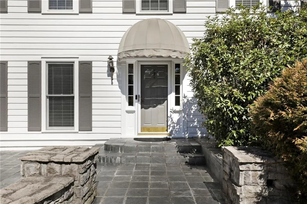 565 Tanacrest Circle, Sandy Springs, Georgia 30328, 5 Bedrooms Bedrooms, ,3 BathroomsBathrooms,Residential,Sold,565 Tanacrest Circle,7016580