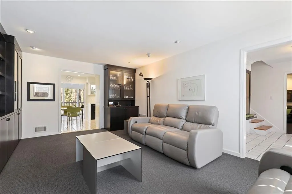 565 Tanacrest Circle, Sandy Springs, Georgia 30328, 5 Bedrooms Bedrooms, ,3 BathroomsBathrooms,Residential,Sold,565 Tanacrest Circle,7016580