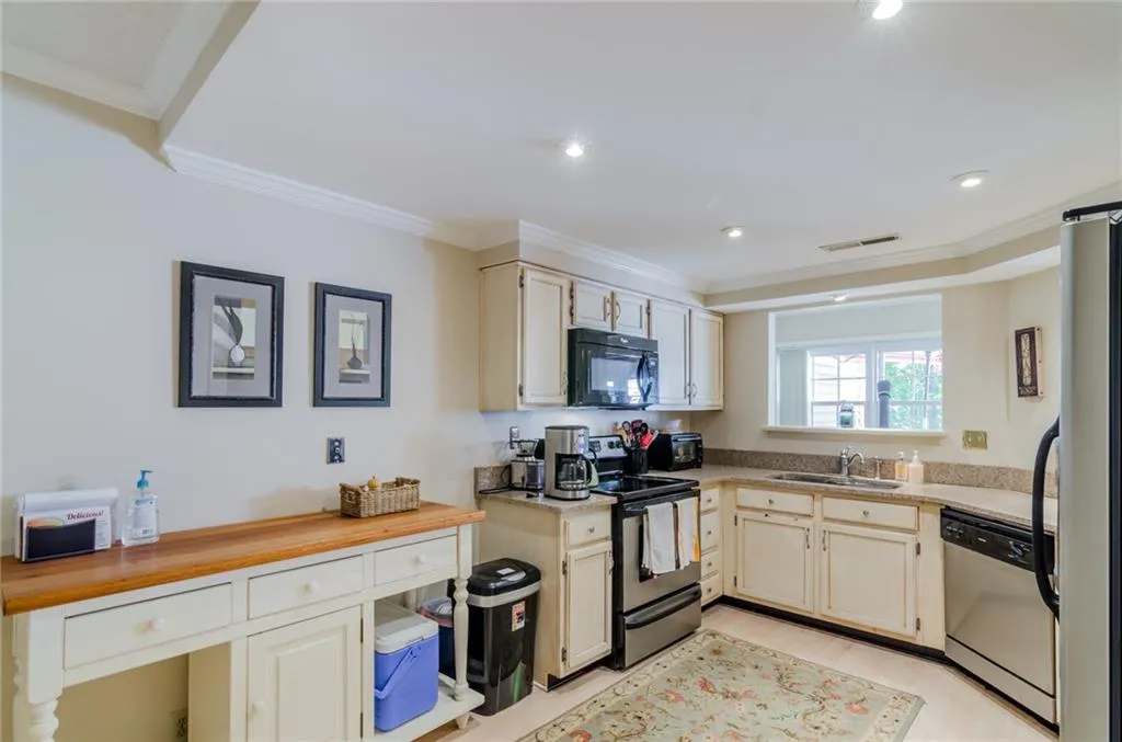 86 Dunwoody Springs Drive Unit 86, Sandy Springs, Georgia 30328, 3 Bedrooms Bedrooms, ,2 BathroomsBathrooms,Residential,Sold,86 Dunwoody Springs Drive Unit 86,5691914