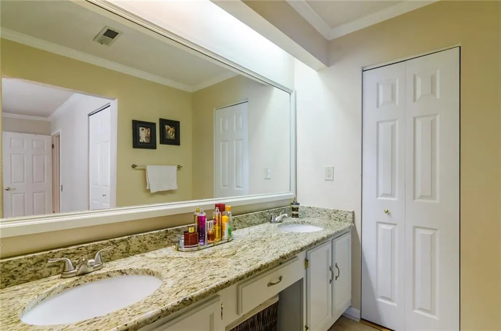 86 Dunwoody Springs Drive Unit 86, Sandy Springs, Georgia 30328, 3 Bedrooms Bedrooms, ,2 BathroomsBathrooms,Residential,Sold,86 Dunwoody Springs Drive Unit 86,5691914