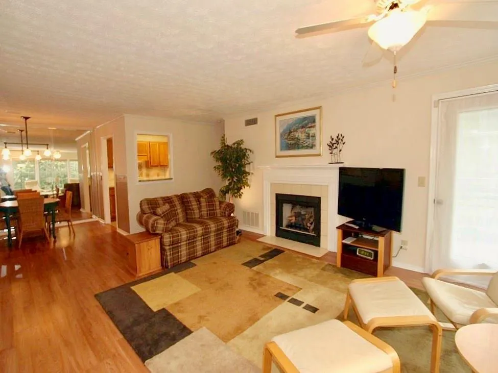 1109 Gettysburg Place, Sandy Springs, Georgia 30350, 2 Bedrooms Bedrooms, ,2 BathroomsBathrooms,Residential,Sold,1109 Gettysburg Place,5773060