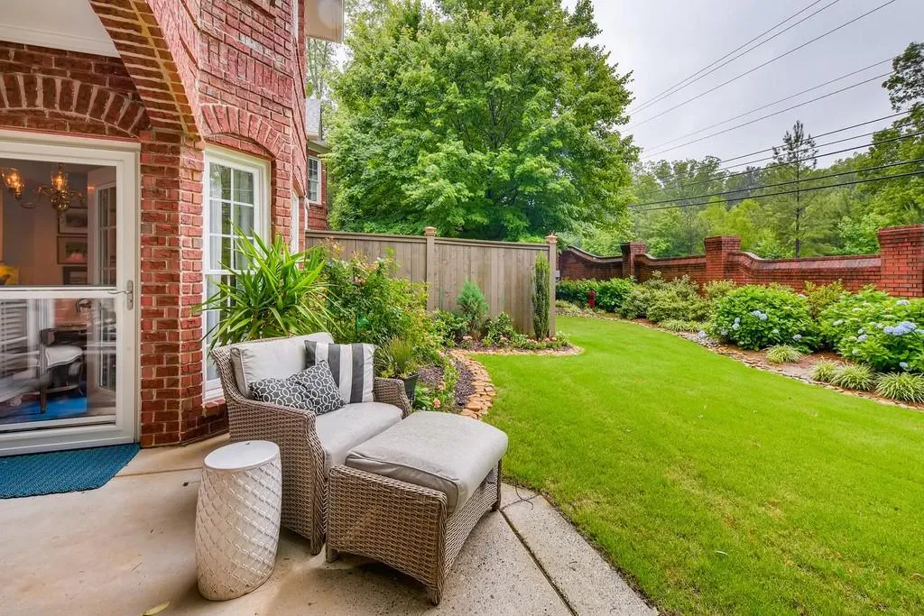 6375 Glenridge Drive Unit 201, Sandy Springs, Georgia 30328, 3 Bedrooms Bedrooms, ,3 BathroomsBathrooms,Residential,Sold,6375 Glenridge Drive Unit 201,6729874