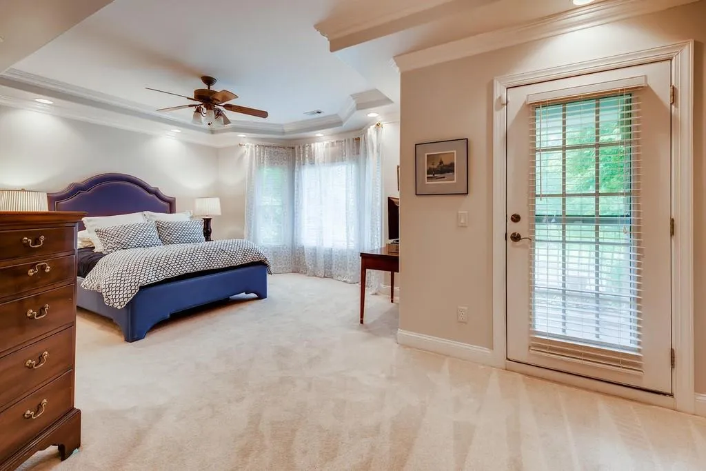 6375 Glenridge Drive Unit 201, Sandy Springs, Georgia 30328, 3 Bedrooms Bedrooms, ,3 BathroomsBathrooms,Residential,Sold,6375 Glenridge Drive Unit 201,6729874